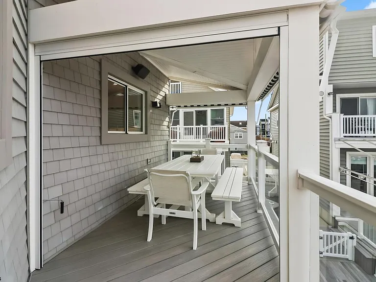 302 N Nassau Ave — Photo 22
