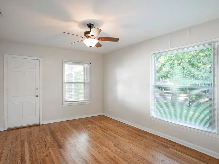 349 Irvington Dr — Photo 7