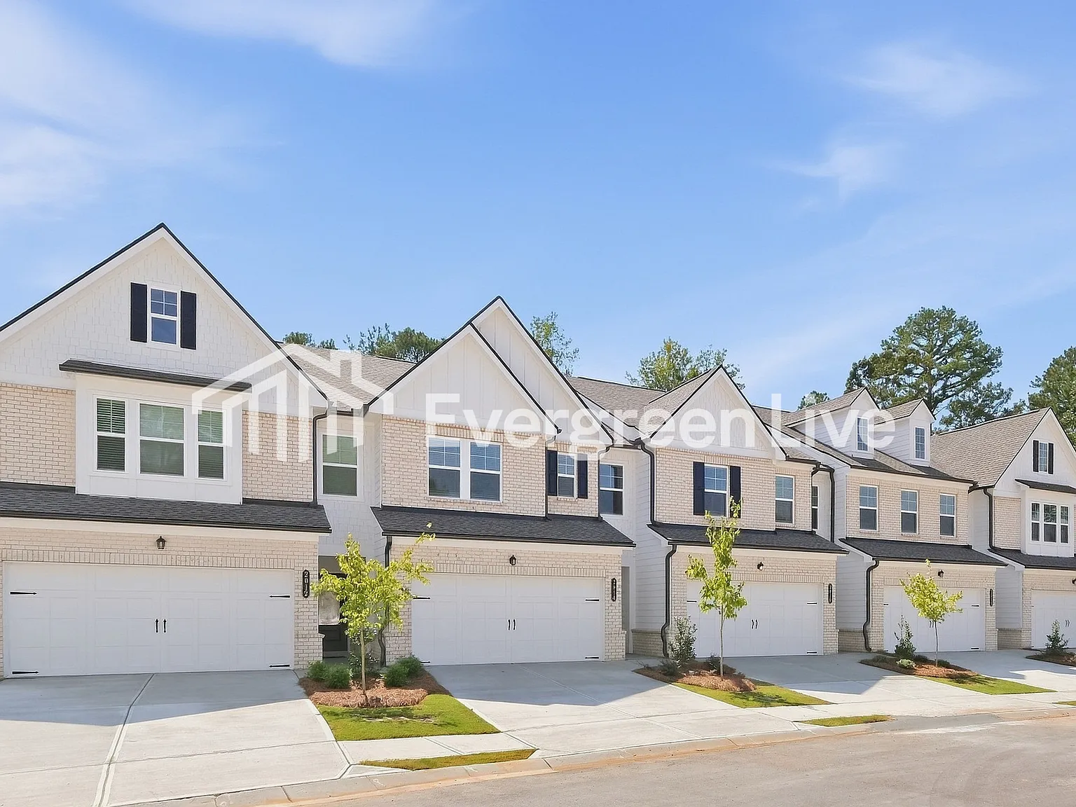 3 bed, 2.5 bath, 1831 sqft, $2,135 — Photo 2