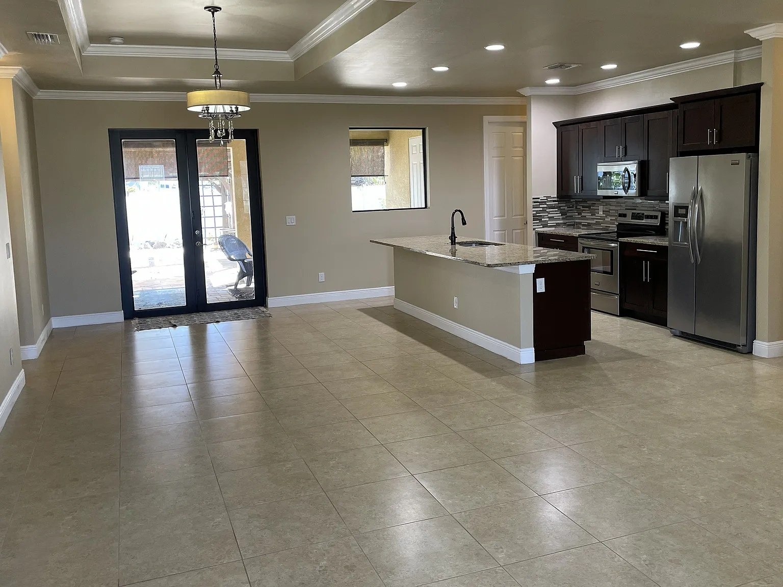 3 bed, 1984 sqft, $2,200 — Photo 4