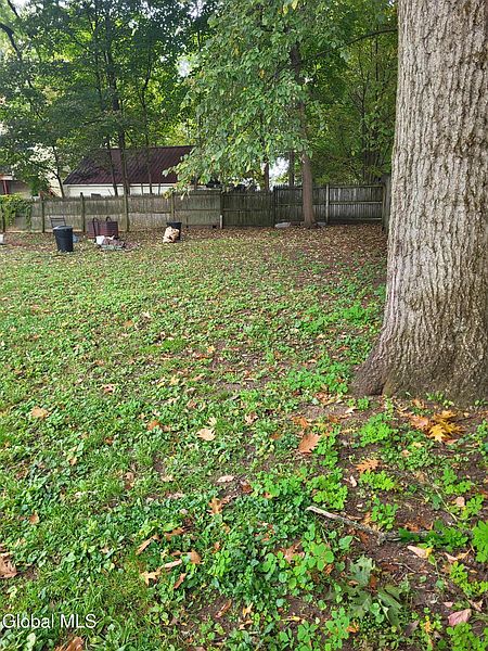4th image of 561 Lower Oak Street