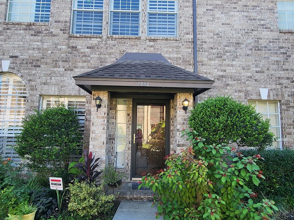 Townhouse facing center area, in quiet neighborhood.