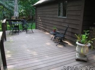 17 Pineridge Ct, Edwardsville, IL 62025