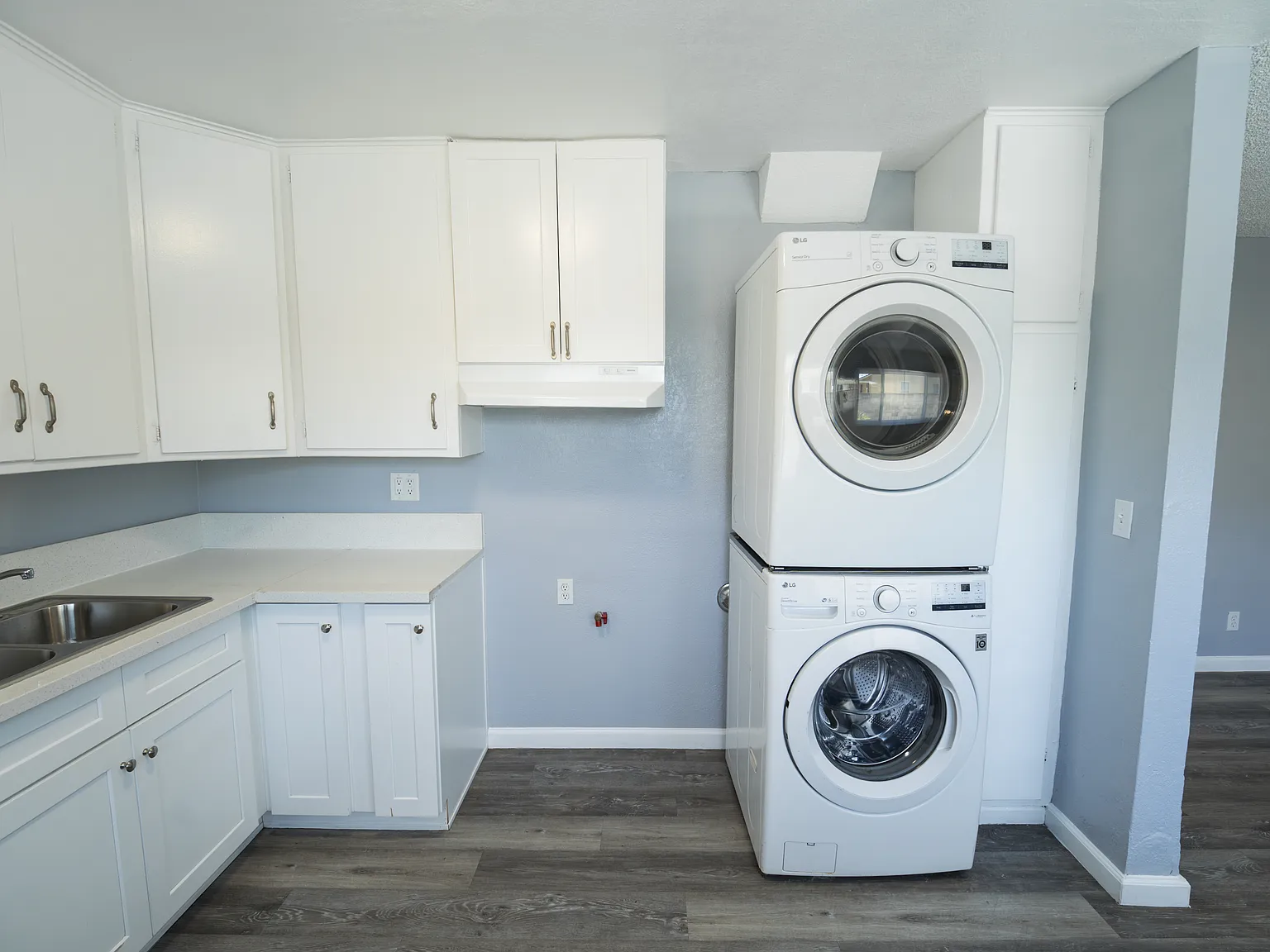 2 bed, 616 sqft, $1,945 — Photo 3