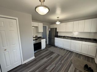 2806 Clayton Ct, Westland, MI 48186