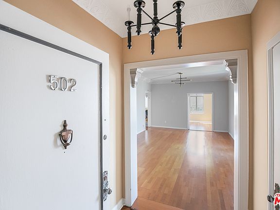 4th image of 1314 N Hayworth Ave #502