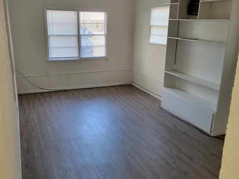 411 Vintage Rd — Photo 1