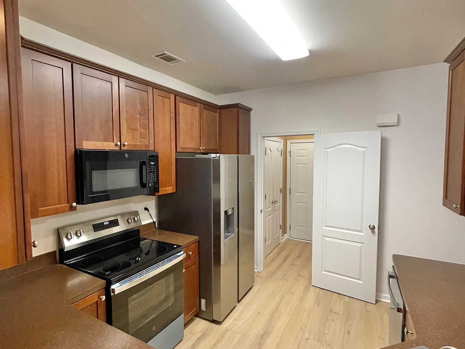 3 bed, 2.5 bath, 1688 sqft, $2,000 — Photo 3