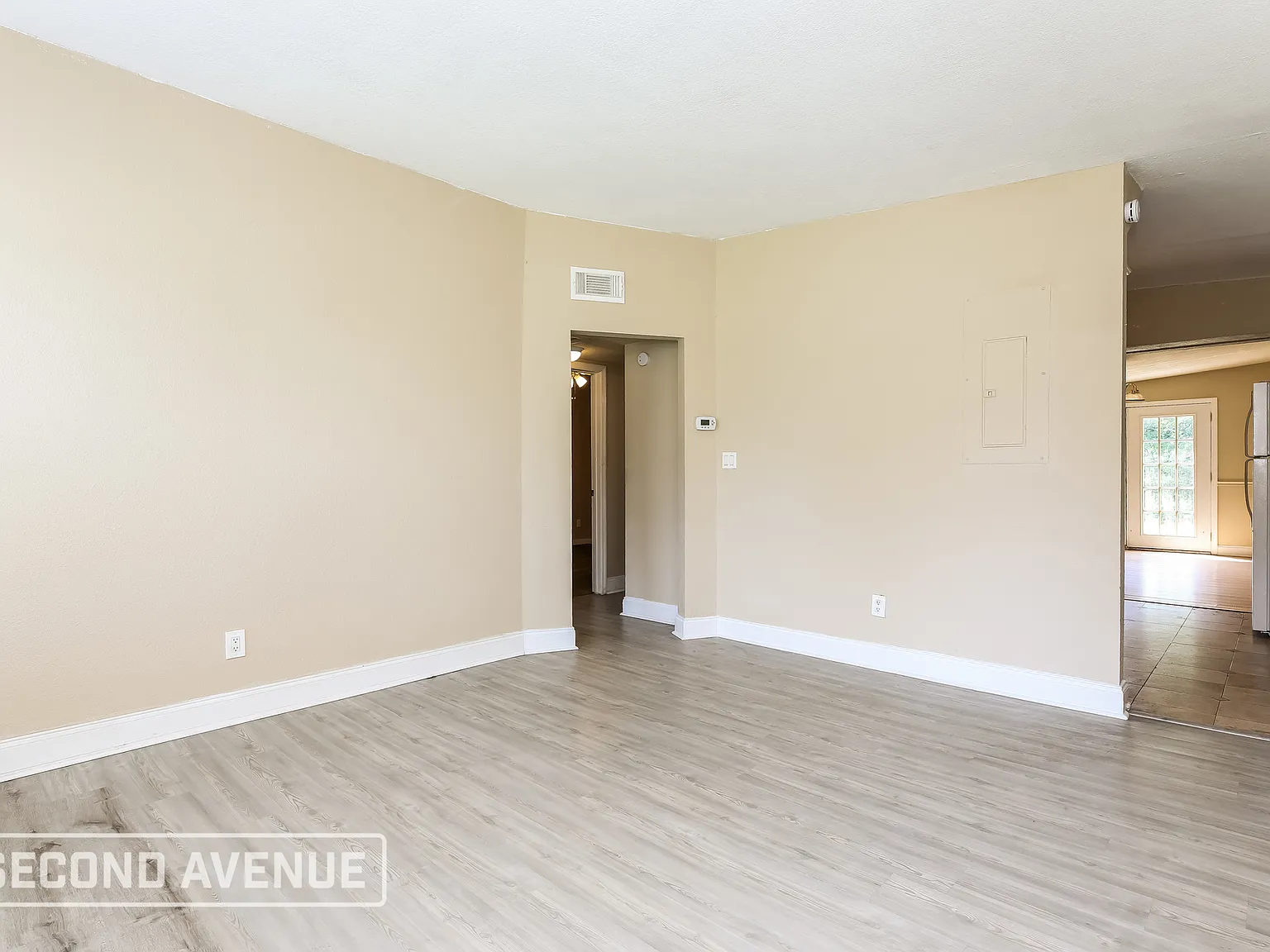 3 bed, 2.0 bath, 1373 sqft, $1,399 — Photo 4