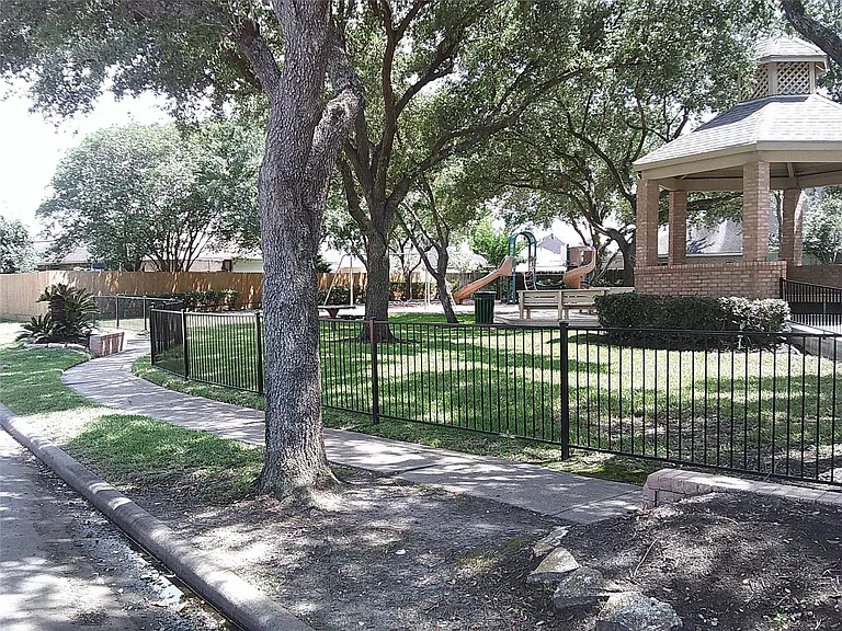 13427 Garden Grv #ST750 — Photo 5
