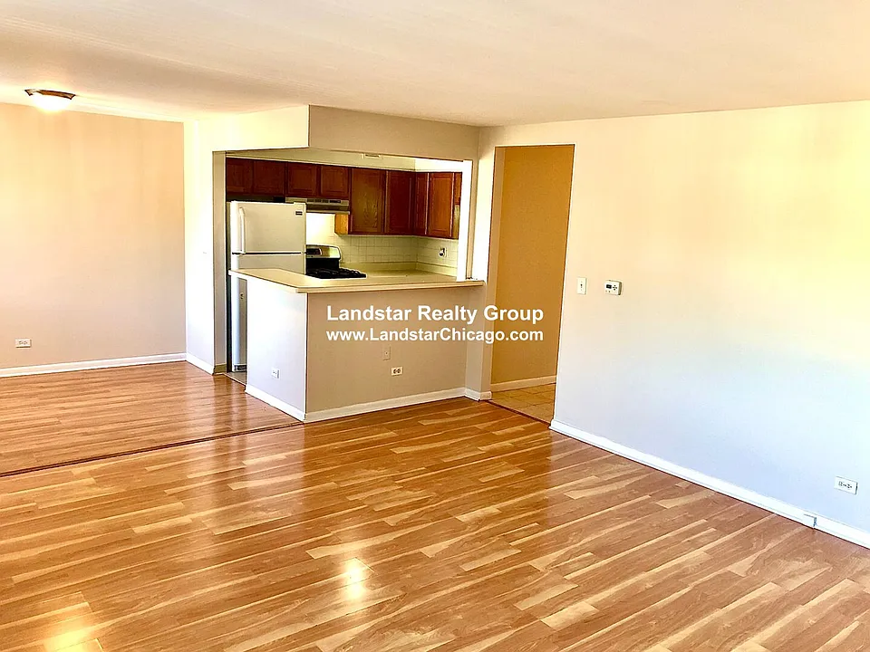 7335 N Ridge Blvd #205