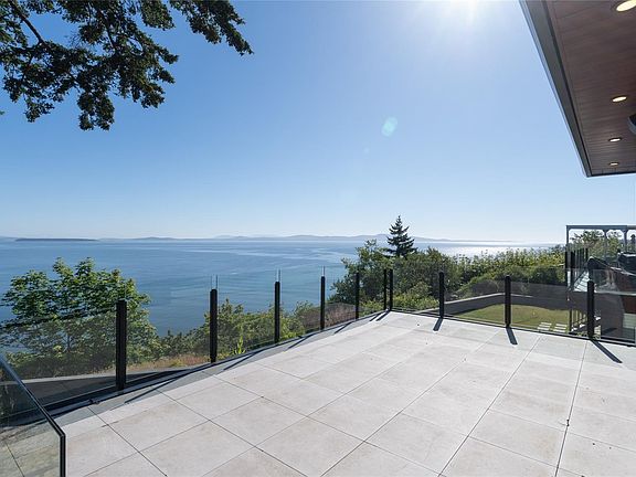 3rd image of 4599 Cordova Bay Rd