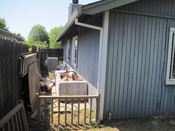 3rd image of 820 Keyser Dr