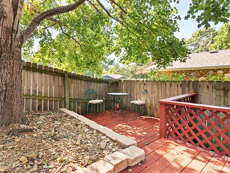 2416 N Robin Rd — Photo 18