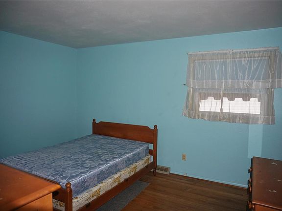 13x11 Master Bedroom has an adjoining full bath to the right of the photo.