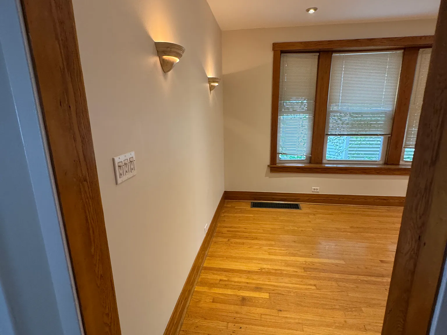 2 bed, 1000 sqft, $2,200 — Photo 4