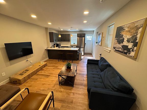 2nd image of 221 W 6th St APT 1
