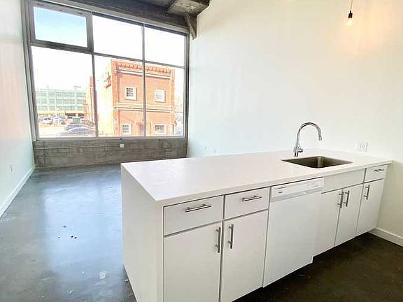 4th image of 1723 Walnut St #307