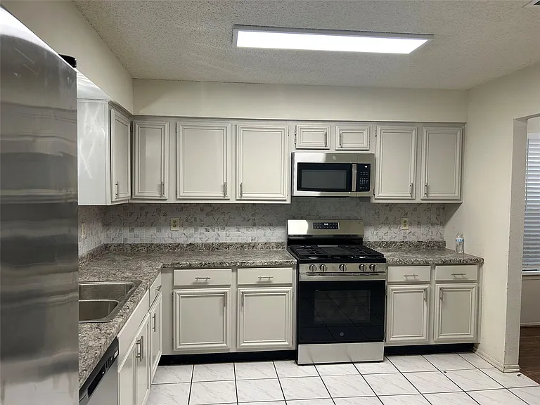 12310 Jaguar Dr — Photo 5