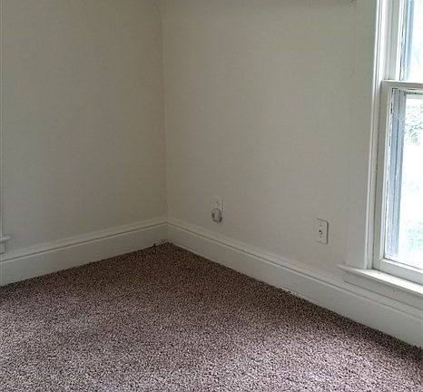 5th image of 654 W Lexington Ave