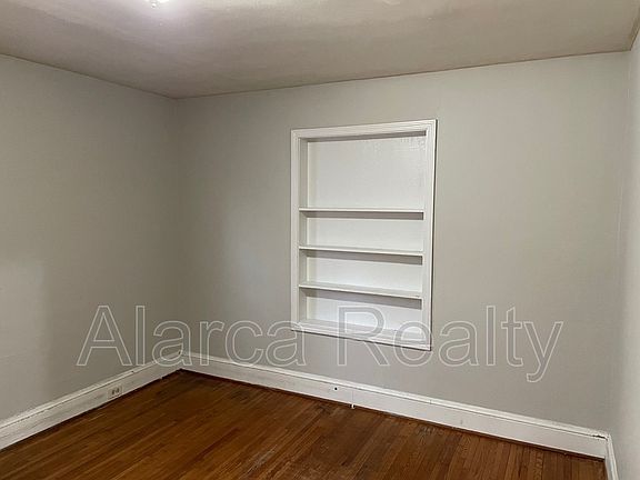 3rd image of 2931 Rush Ave