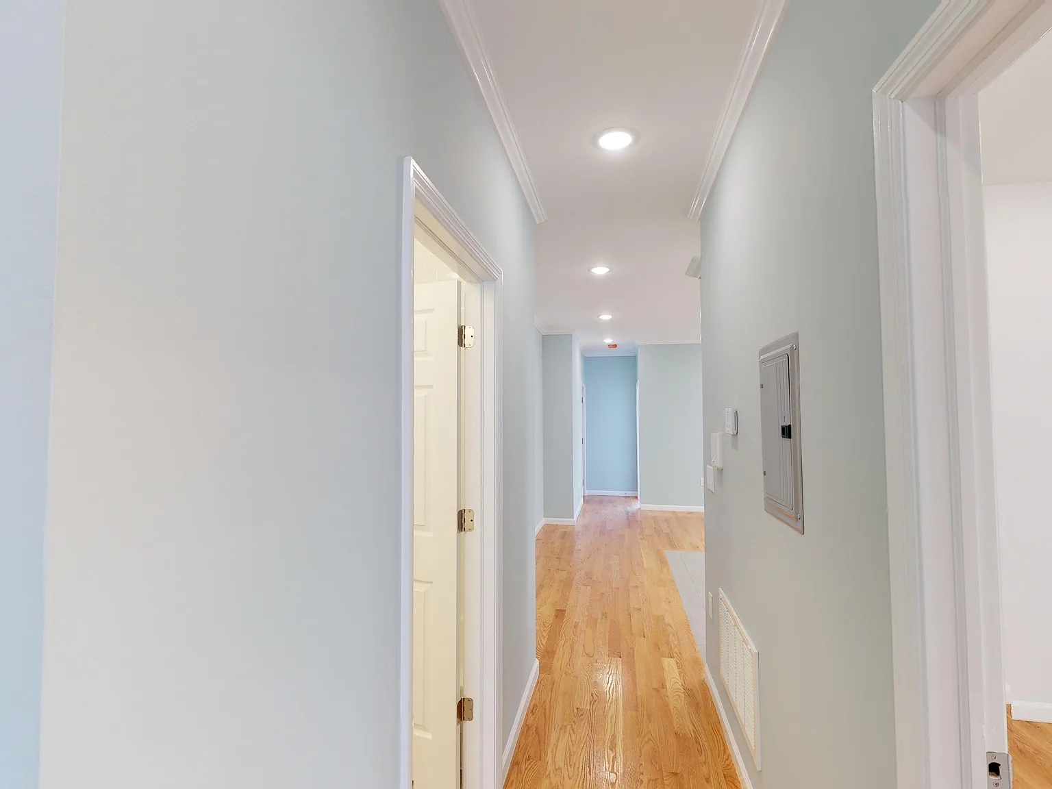 4 bed, $3,400 — Photo 1