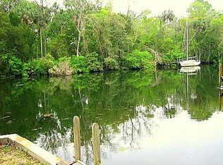 5111 Riverside Dr, Yankeetown, FL 34498