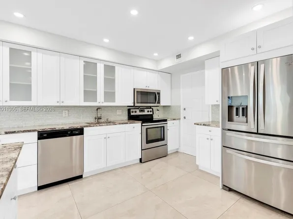 300 Diplomat Pkwy APT 204, Hallandale Beach, FL 33009
