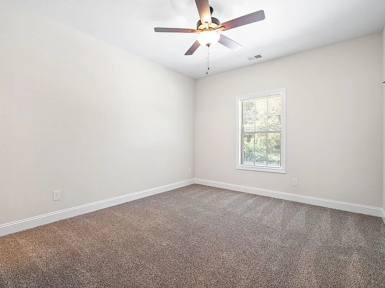 Oak St - 441 — Photo 17