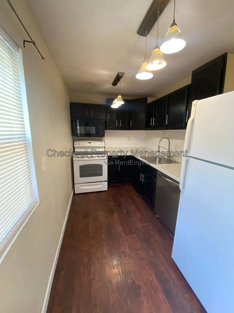 3 bed, 2.0 bath, 1500 sqft, $1,395 — Photo 1