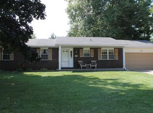 5112 Williams Pl, Godfrey, IL 62035