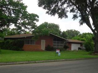 5101 Woodlawn Dr, Groves, TX 77619