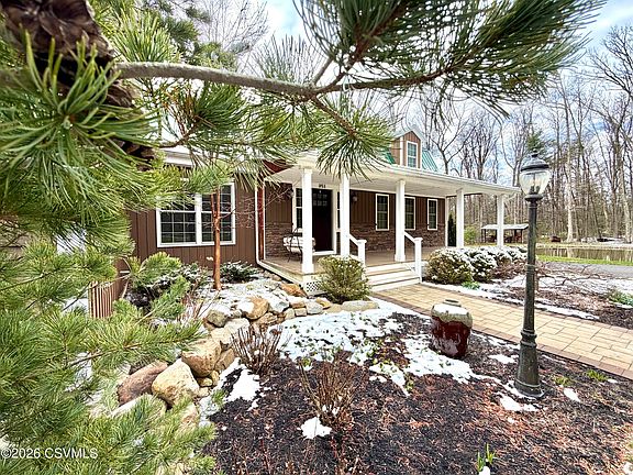 3rd image of 951 Mountain Rd