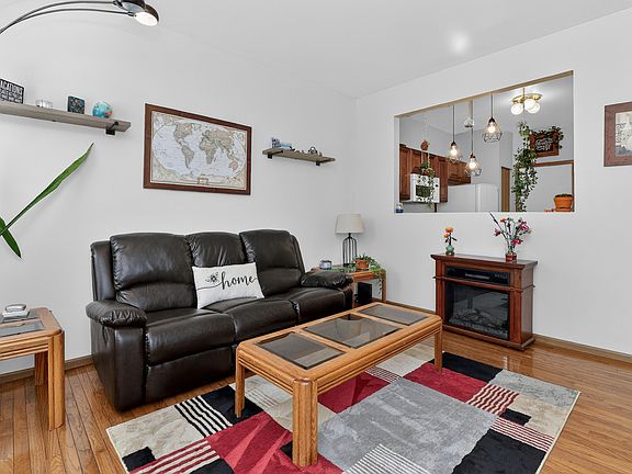 4th image of 2360 Woodhill Ct