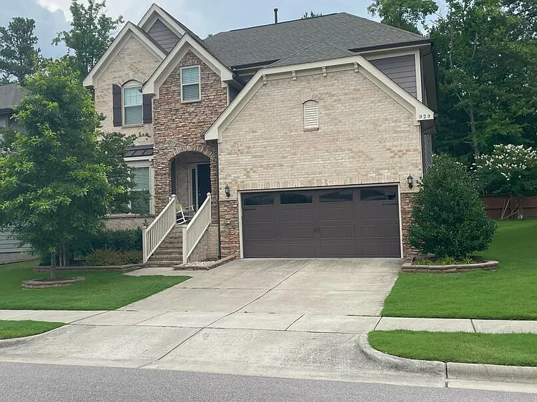 920 Cozy Oak Ave — Photo 1