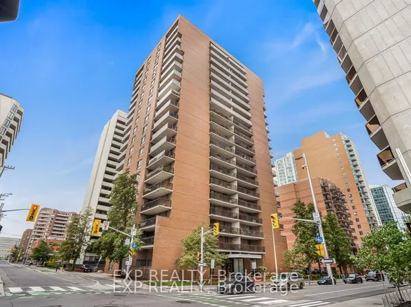 475 Laurier Ave W #204, Ottawa, ON K1R 7X1