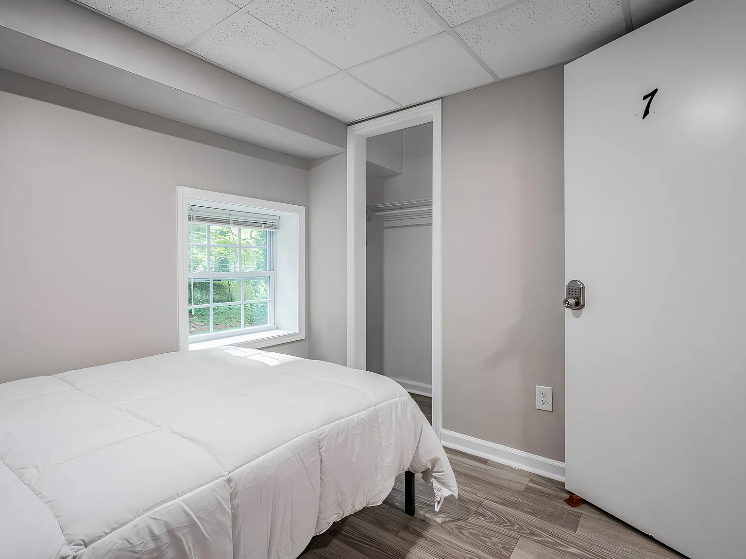 4 bed, 3.0 bath, 1125 sqft, $654 — Photo 2