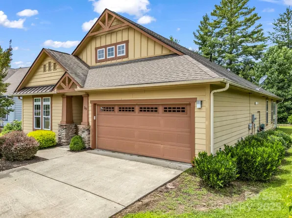 39 Creekwalk Ln, Hendersonville, NC 28792
