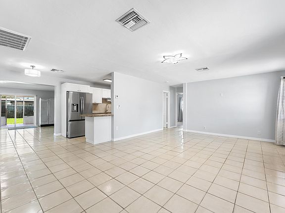 5th image of 2105 Wellington Road