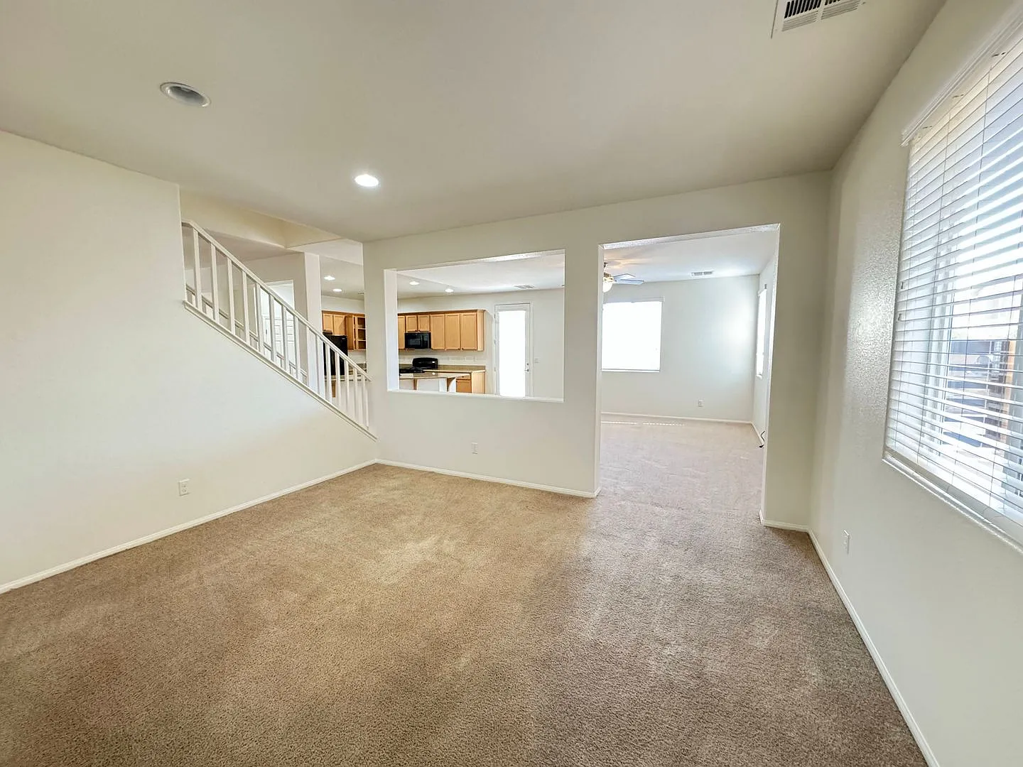 Spacious 4-Bedroom Home with Loft in Southwest Las Vegas — Photo 2
