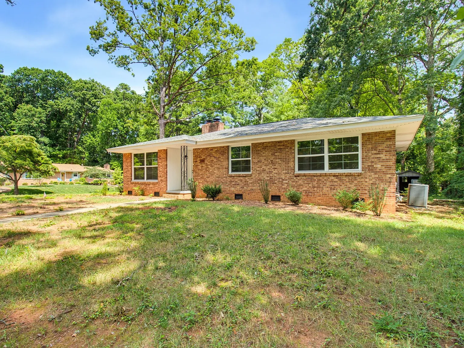 3 bed, 2.0 bath, 1400 sqft, $1,900 — Photo 2