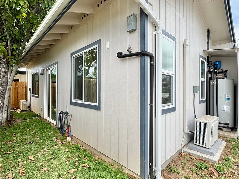 421 Olomana St #A — Photo 23