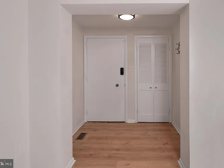 68 Mountain Ave — Photo 17