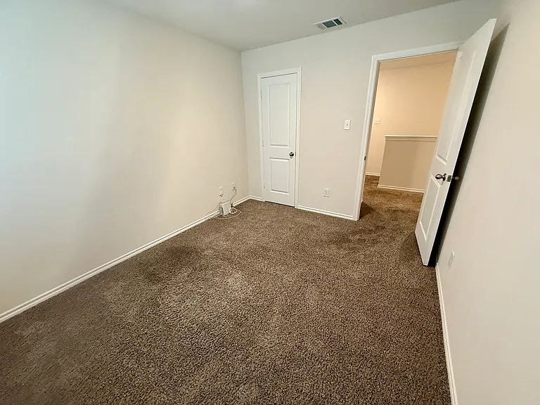 Guest bedroom #1