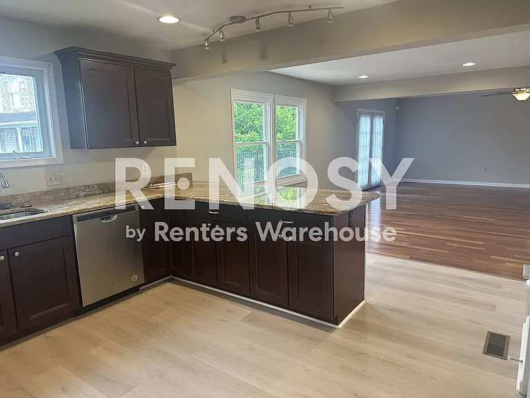 8900 Millers Island Blvd — Photo 9