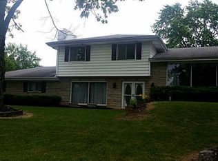 426 Holiday Dr, Springfield, OH 45505