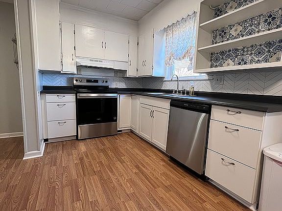 5th image of 114 W King St