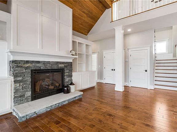 5th image of 17 Woodcrest Dr