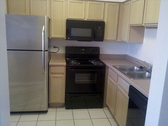 3rd image of 239 W Court Of Shorewood APT 2A