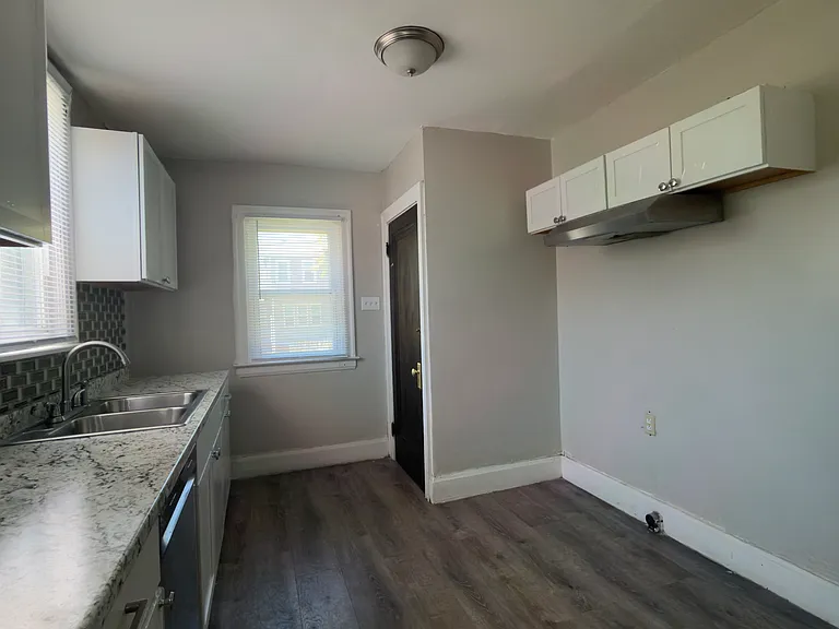 15703 Northlawn St — Photo 3